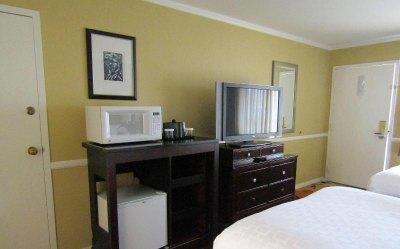 Clarion Inn Near China Lake Naval Station image