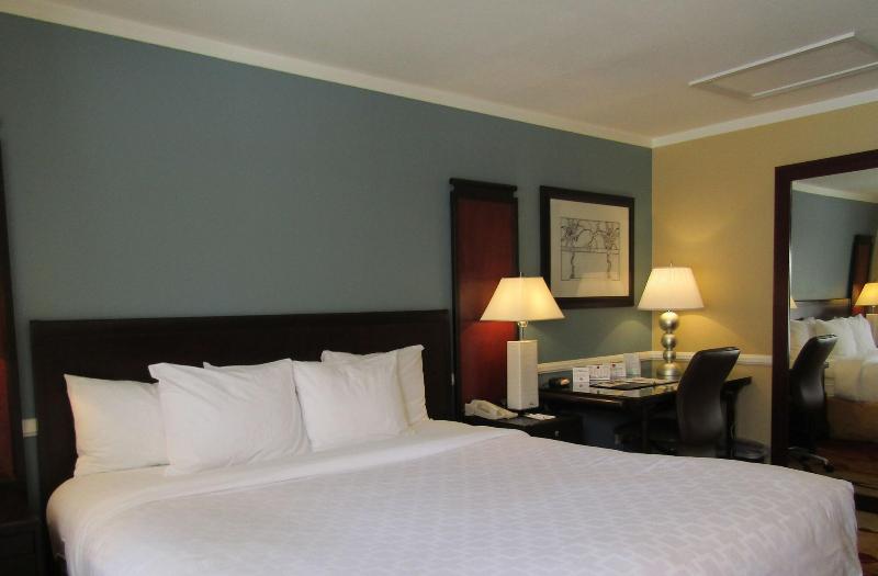 Clarion Inn Near China Lake Naval Station image