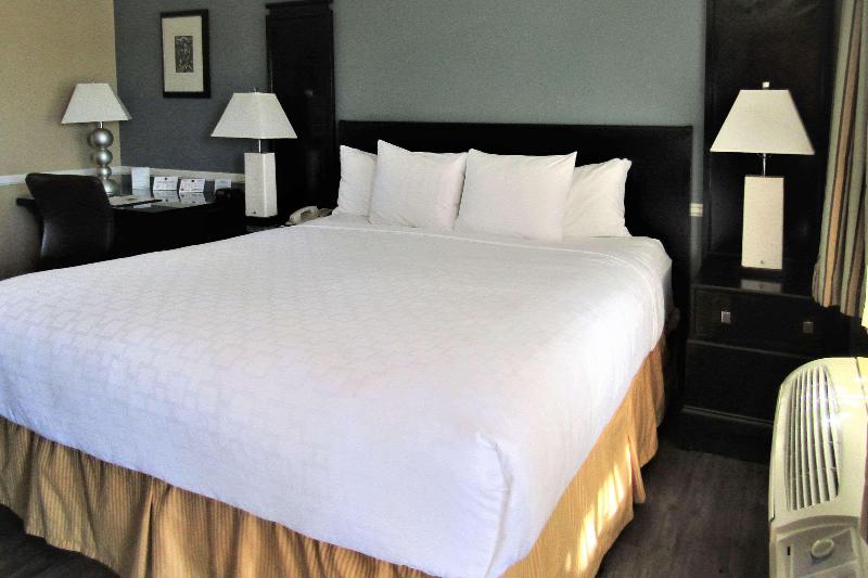 Clarion Inn Near China Lake Naval Station image