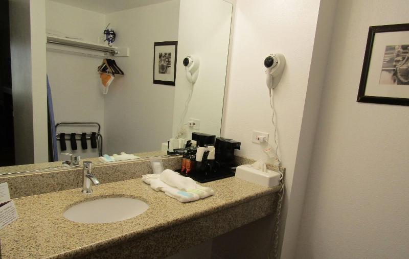 Clarion Inn Near China Lake Naval Station image