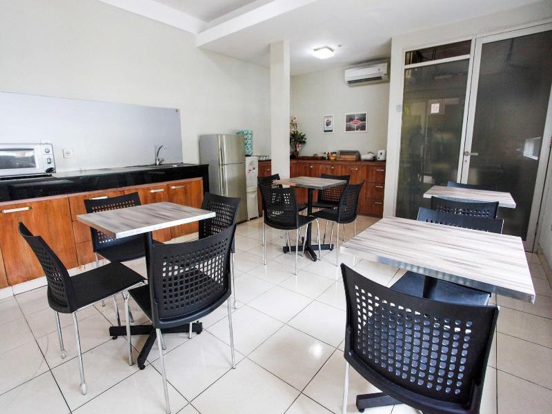 LeGreen Suite Pejompongan image