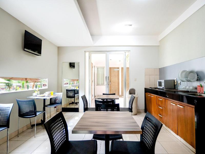 LeGreen Suite Pejompongan image