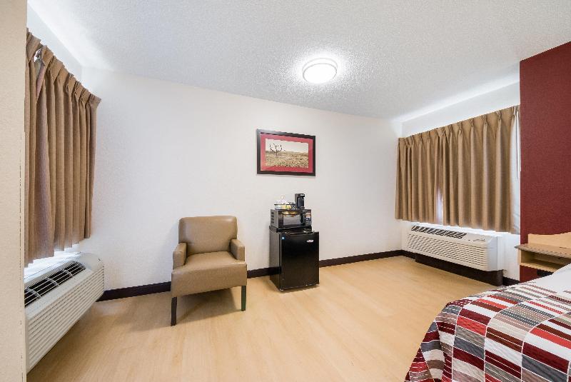 Red Roof Inn Laredo image