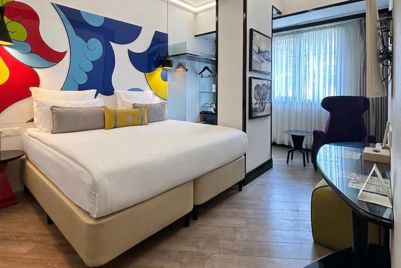 room detail thumbnail 2