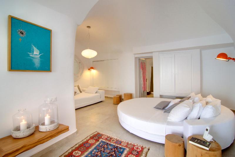Santorini Secret Suites & Spa