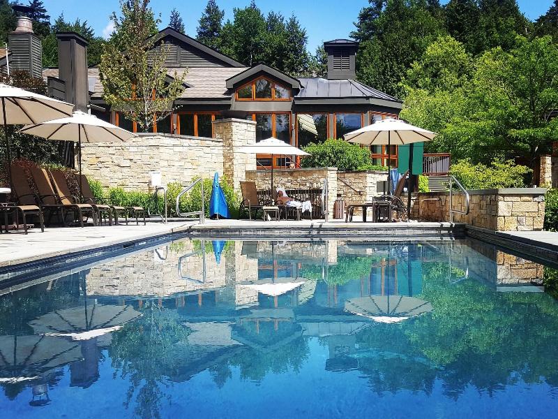 Topnotch Resort image