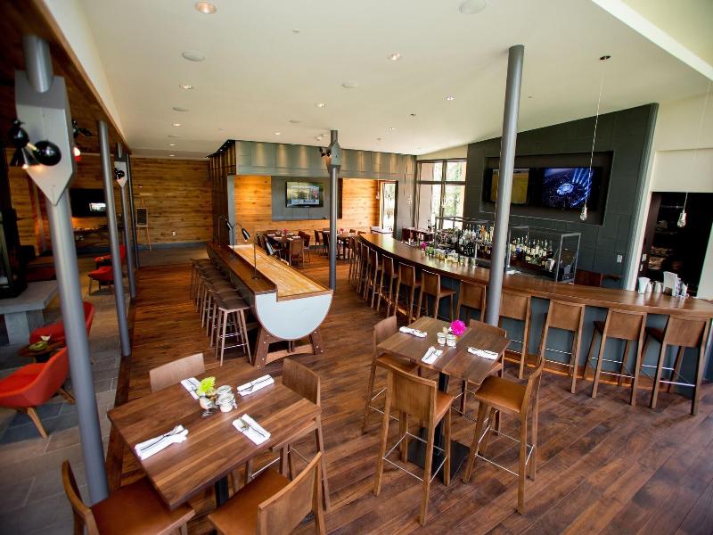 Topnotch Resort image