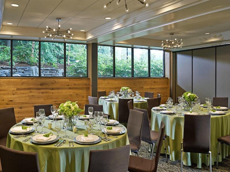 Topnotch Resort image