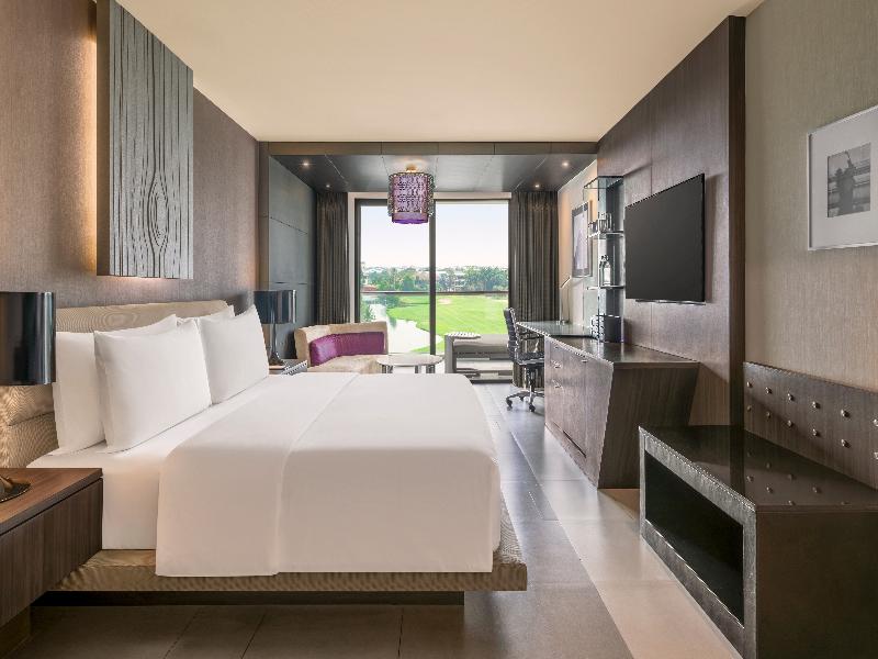 Hilton Bangkok Suvarnabhumi Golf Resort & Spa image
