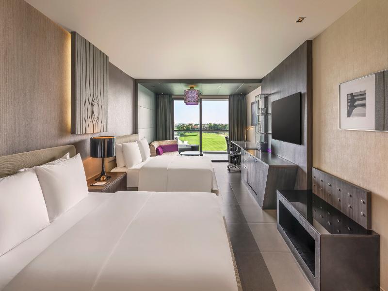 Hilton Bangkok Suvarnabhumi Golf Resort & Spa image