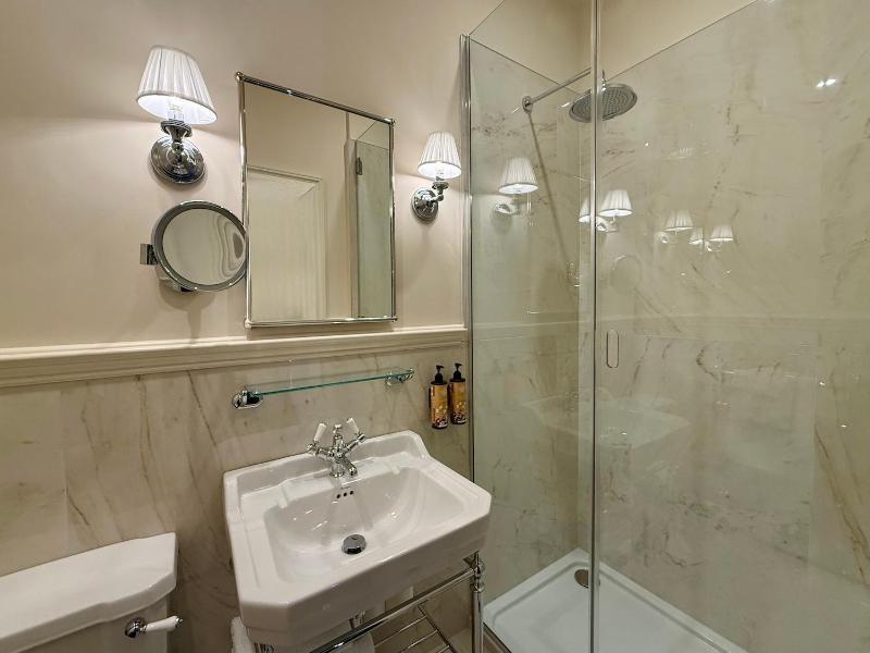 Hibernian House Kilkenny image
