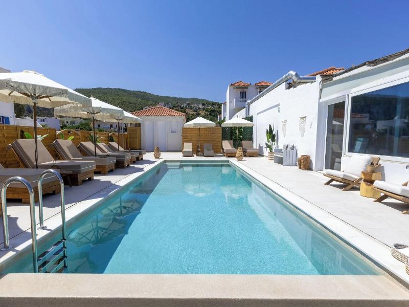 Laza Beach Inn image