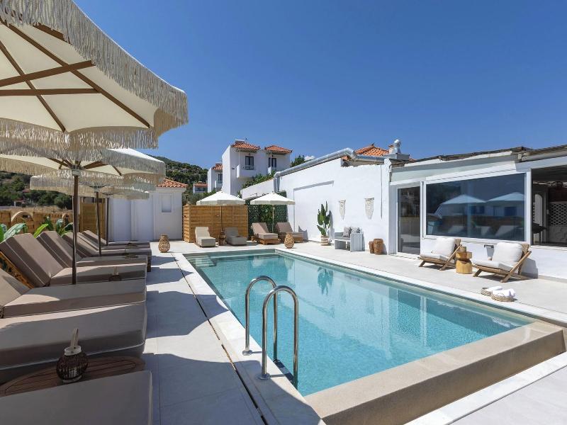 Laza Beach Inn image
