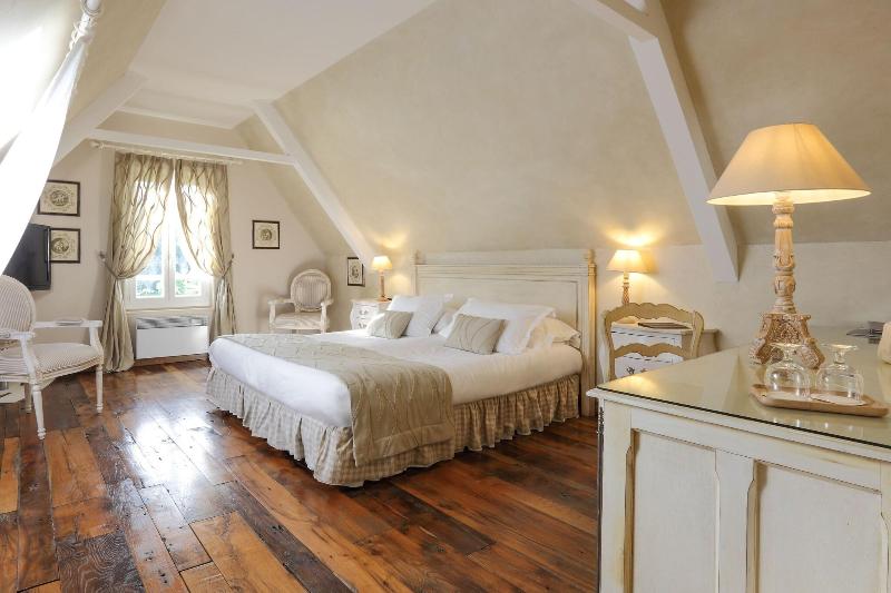 APARTMENT THREE BEDS