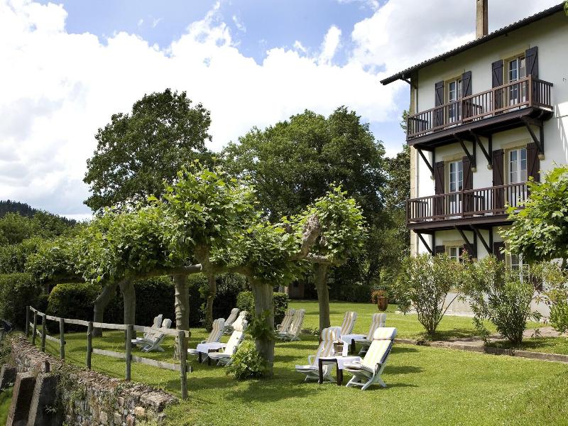 Les Jardins de Bakea image