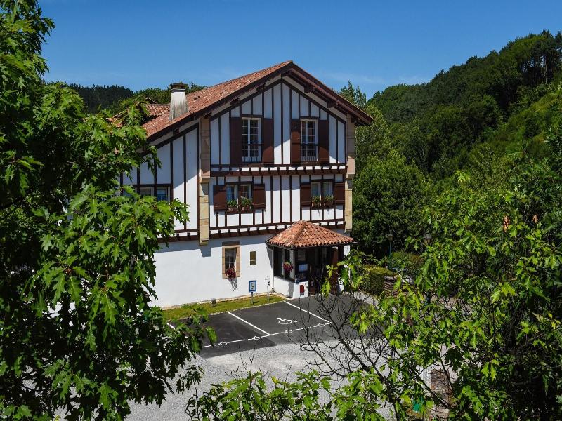 Les Jardins de Bakea image