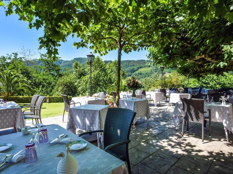 Les Jardins de Bakea image