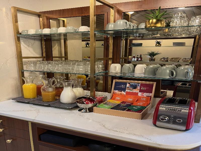 Hotel Le Yachtman, The Originals Collection image