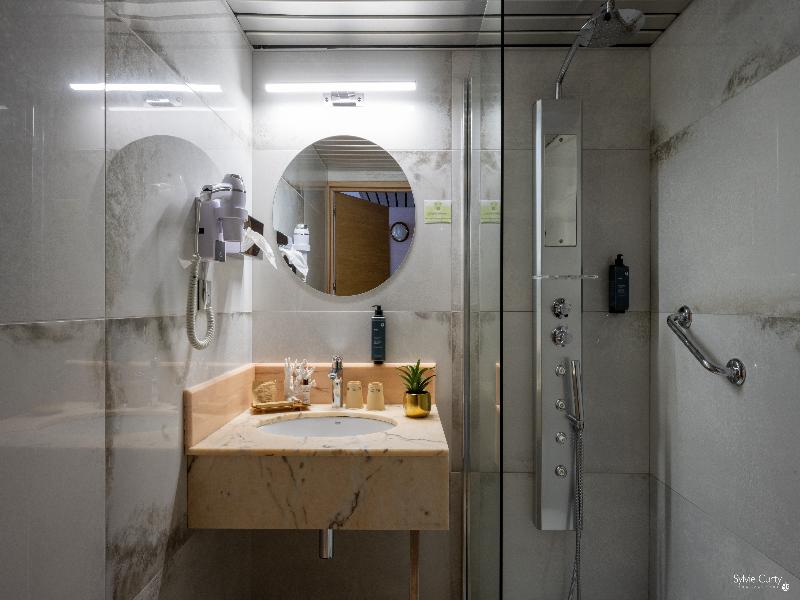 Hotel Le Yachtman, The Originals Collection image