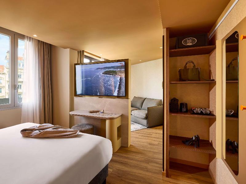You Hotel de France Valence Handwritten Collection image