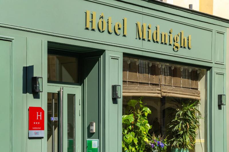 Midnight Hotel Paris