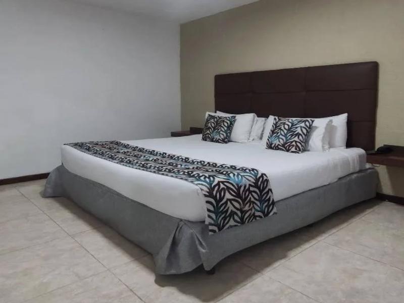 Miramar Suites image