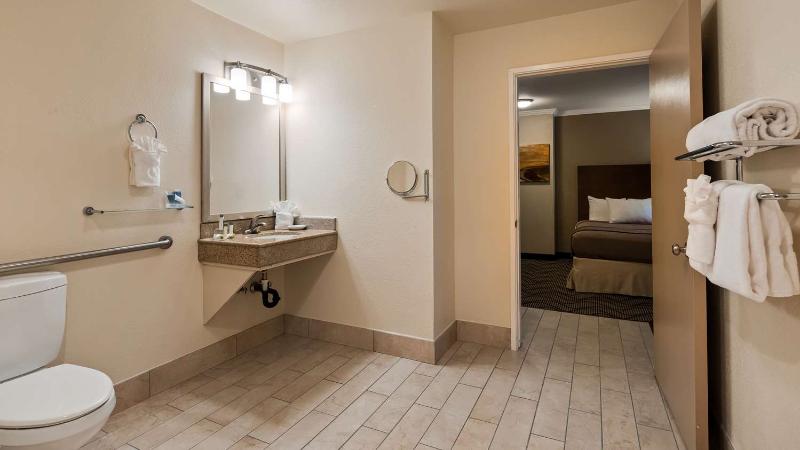 Best Western John Muir Inn image