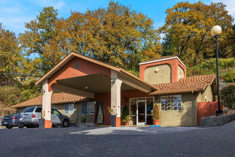Best Western Willits Inn image