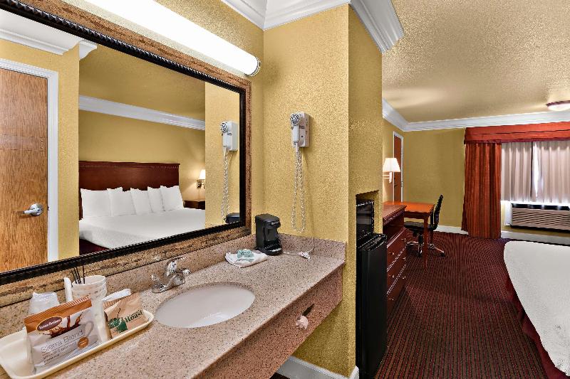 Best Western Willits Inn image