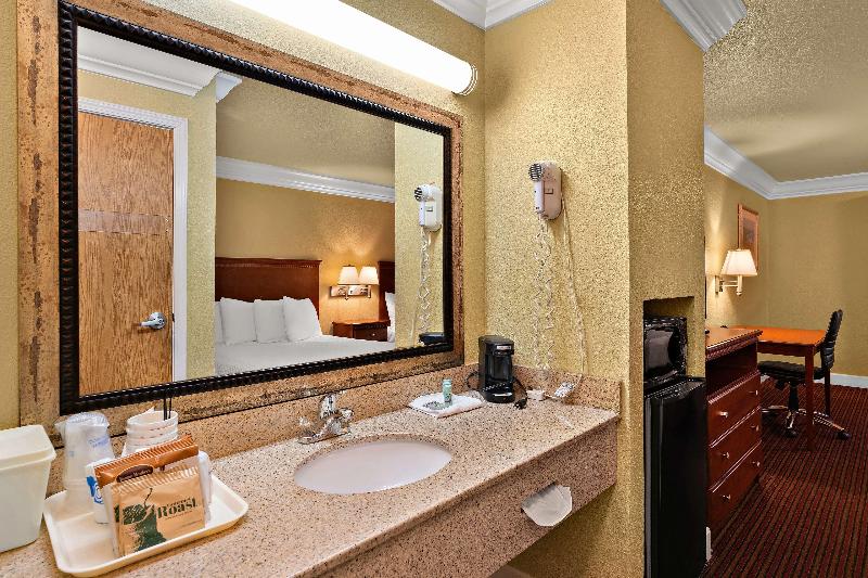 Best Western Willits Inn image