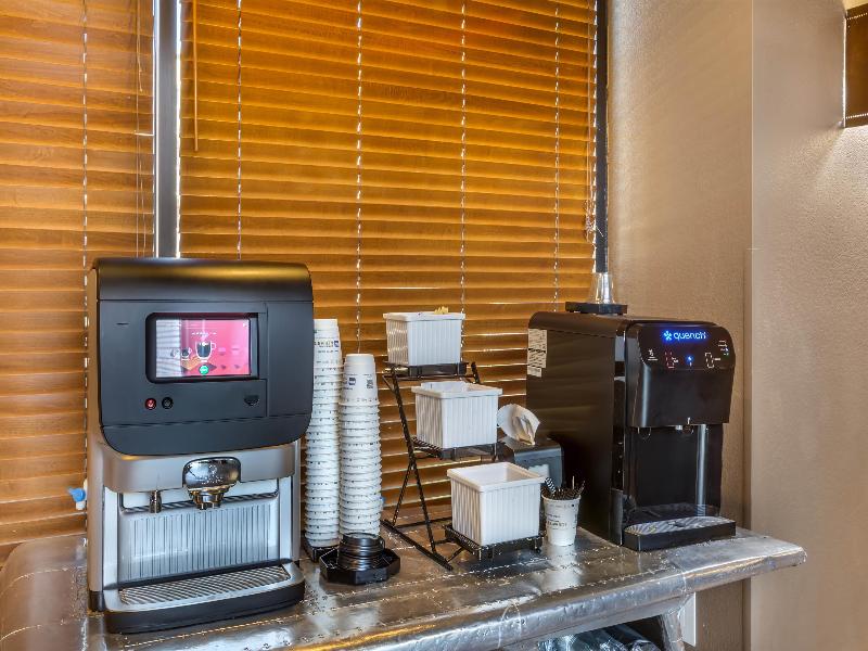 Best Western Plus Scottsdale Thunderbird Suites image