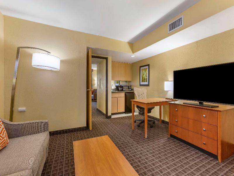 Best Western Plus Scottsdale Thunderbird Suites image
