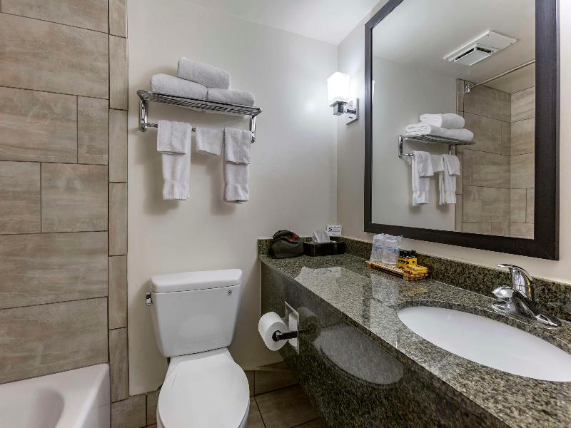 Best Western Plus Scottsdale Thunderbird Suites image