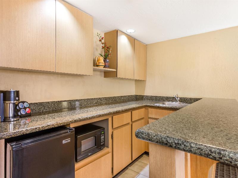 Best Western Plus Scottsdale Thunderbird Suites image