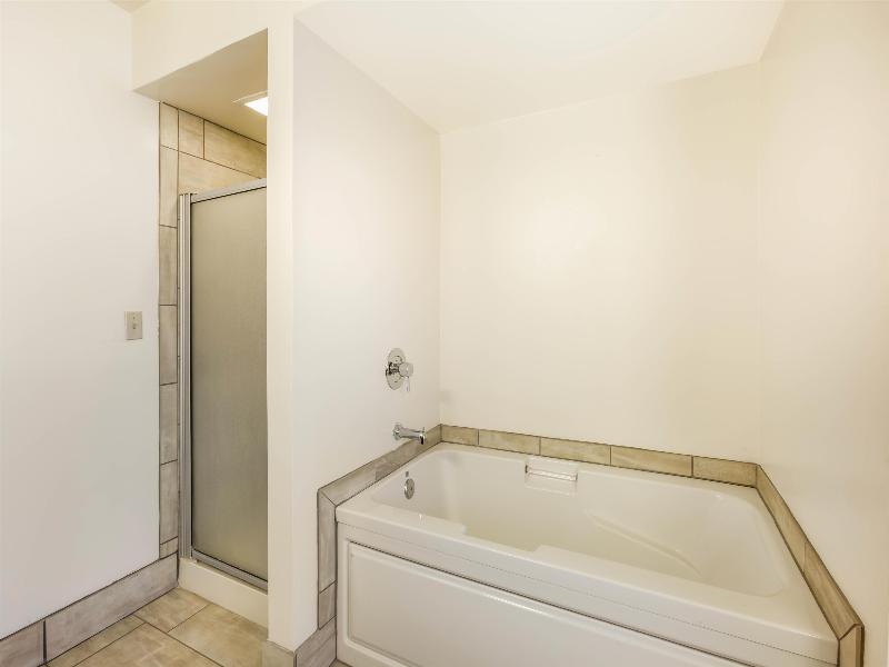 Best Western Plus Scottsdale Thunderbird Suites image