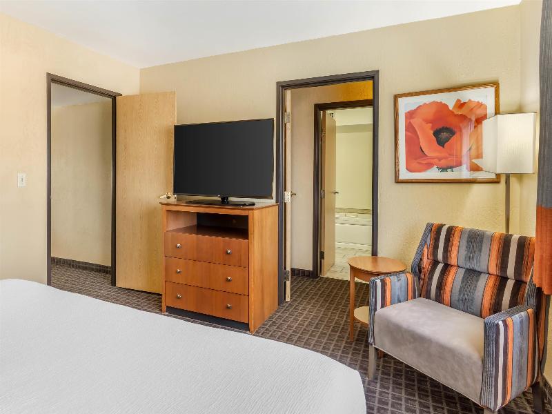 Best Western Plus Scottsdale Thunderbird Suites image