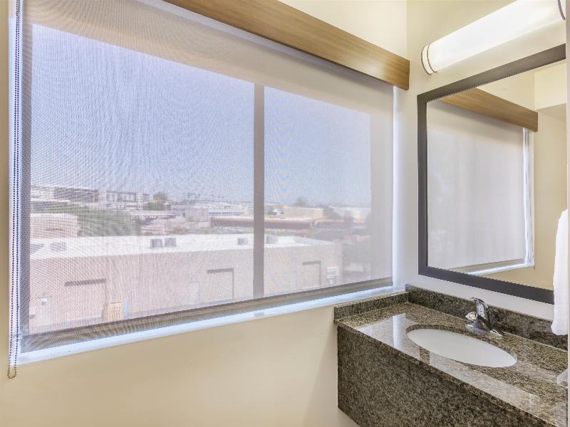 Best Western Plus Scottsdale Thunderbird Suites image