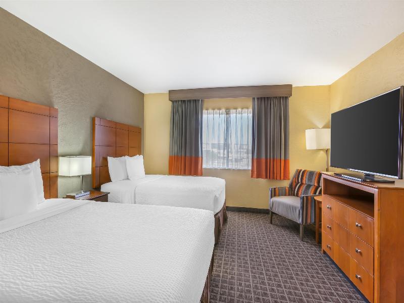 Best Western Plus Scottsdale Thunderbird Suites image
