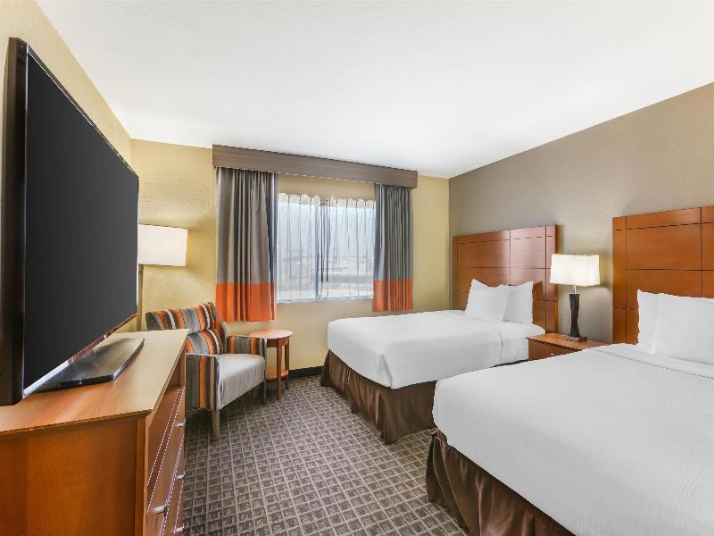 Best Western Plus Scottsdale Thunderbird Suites image