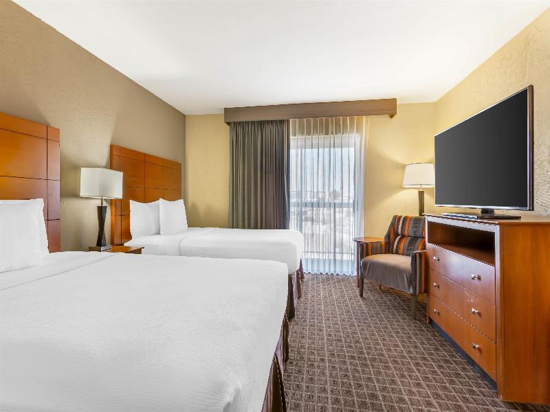 Best Western Plus Scottsdale Thunderbird Suites image