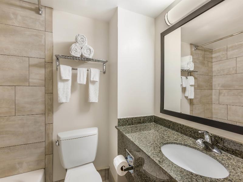 Best Western Plus Scottsdale Thunderbird Suites image