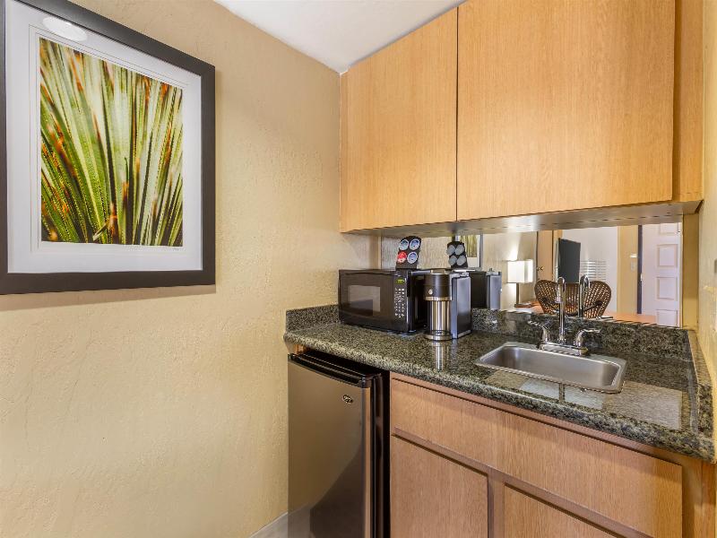 Best Western Plus Scottsdale Thunderbird Suites image