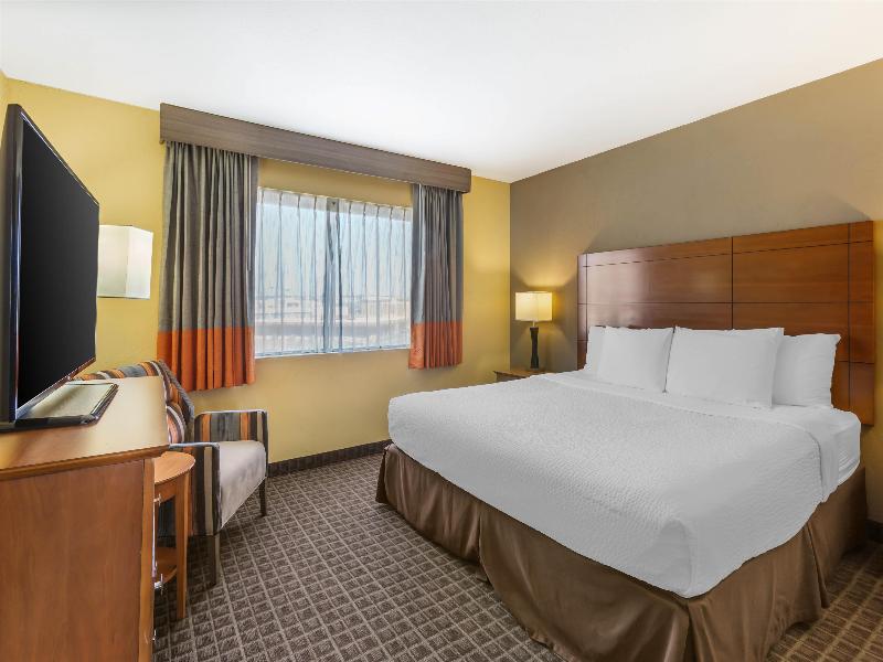 Best Western Plus Scottsdale Thunderbird Suites image