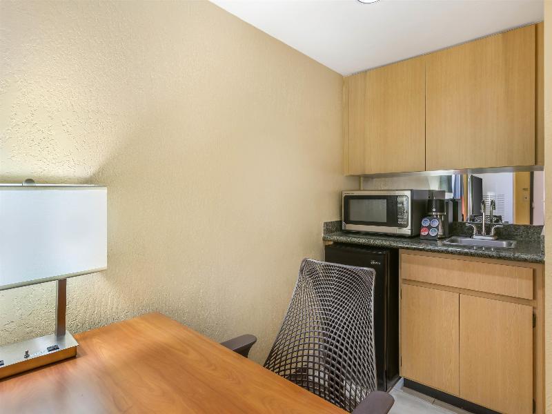 Best Western Plus Scottsdale Thunderbird Suites image