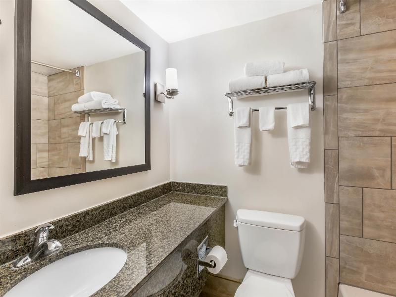 Best Western Plus Scottsdale Thunderbird Suites image