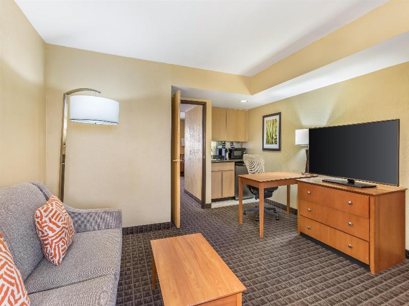 Best Western Plus Scottsdale Thunderbird Suites image