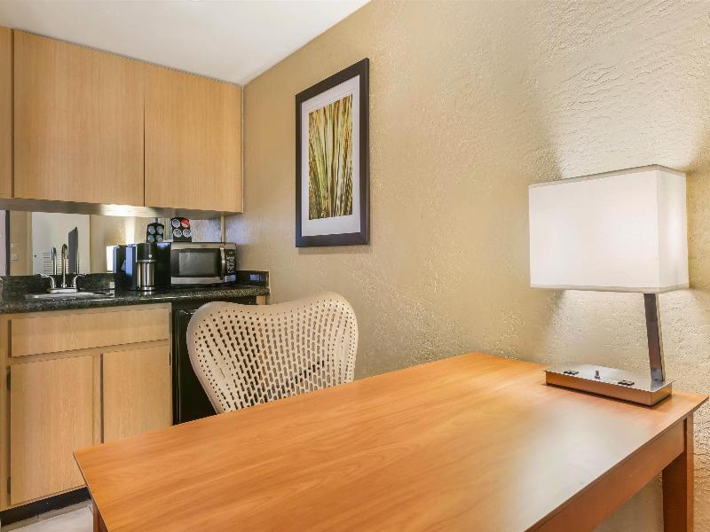 Best Western Plus Scottsdale Thunderbird Suites image