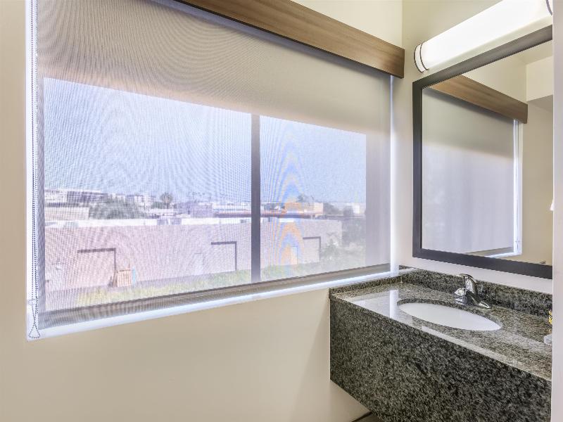 Best Western Plus Scottsdale Thunderbird Suites image