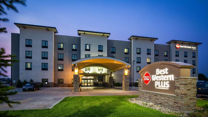 Best Western Plus Williston Hotel & Suites image