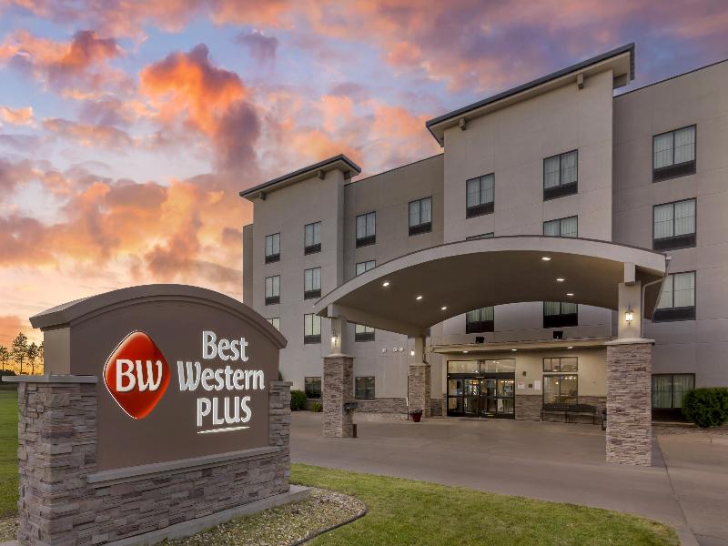 Best Western Plus Williston Hotel & Suites image